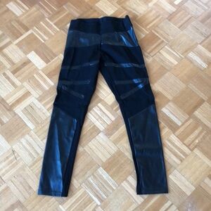 MeMoi black leggings size M/L.